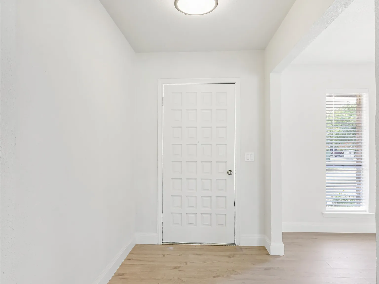 3 bed, 2296 sqft, $3,500 — Photo 3