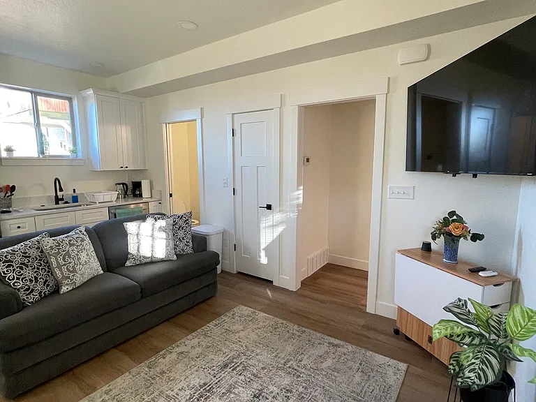 2233 Jefferson Ave #4 — Photo 7