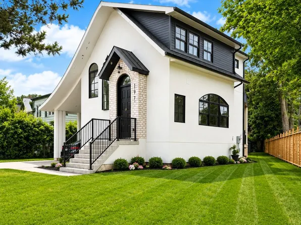 197 Glen Oak Dr, Oakville, ON L6K 2J3