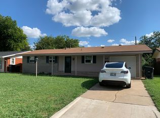 620 SW 12th St, Moore, OK 73160