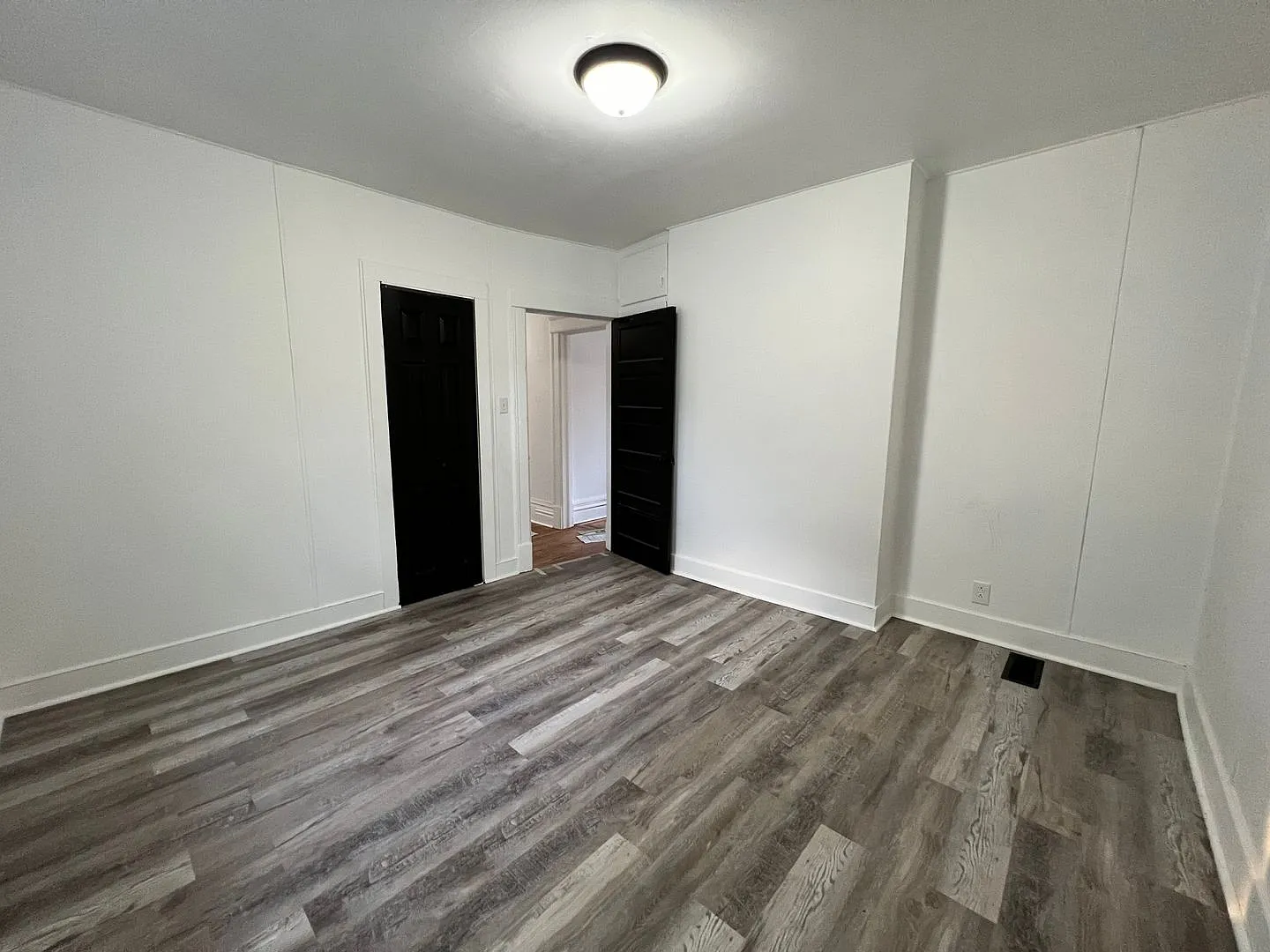 3201 Fairfield Avenue — Photo 3