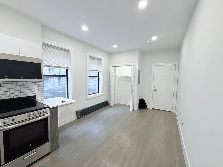 24 Phillips St #12 — Photo 3