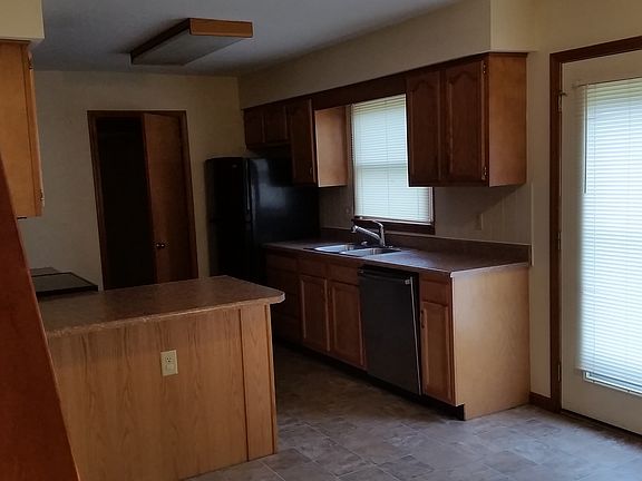 2nd image of 212-214 Elas Ct