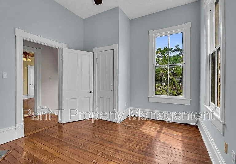 201 W 37th St #MAIN HOUSE — Photo 42