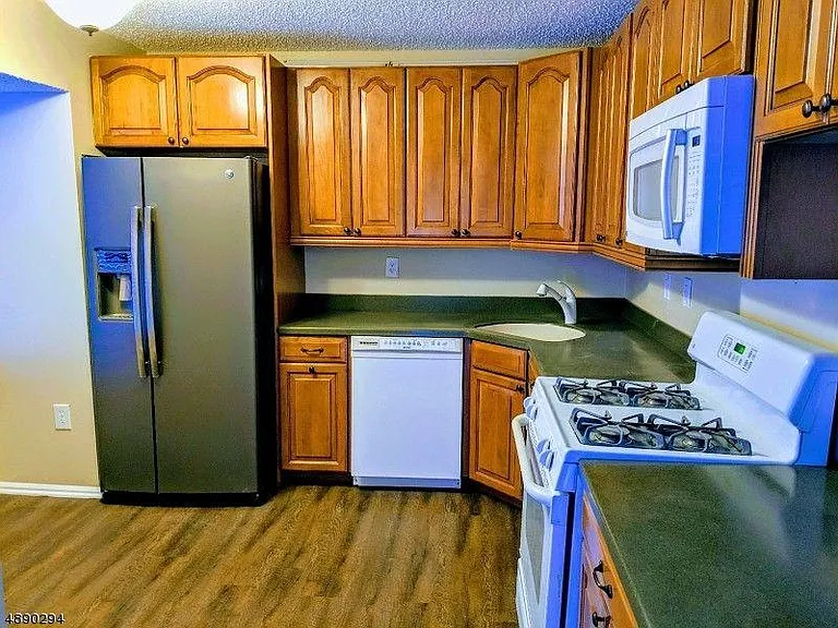 6 Townsend Ct — Photo 2