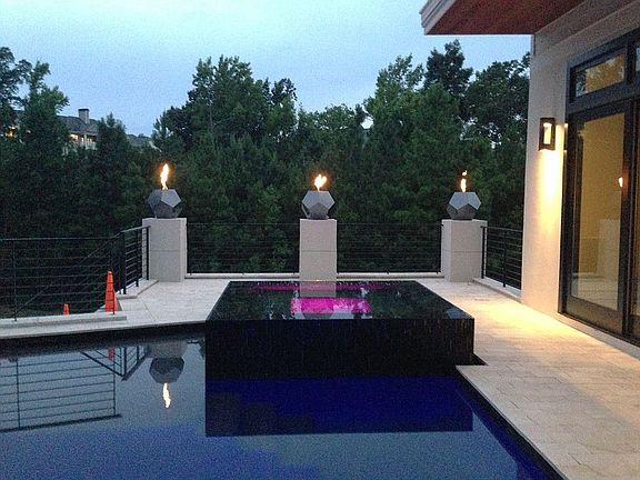 Second Floor pool w/ Spa.