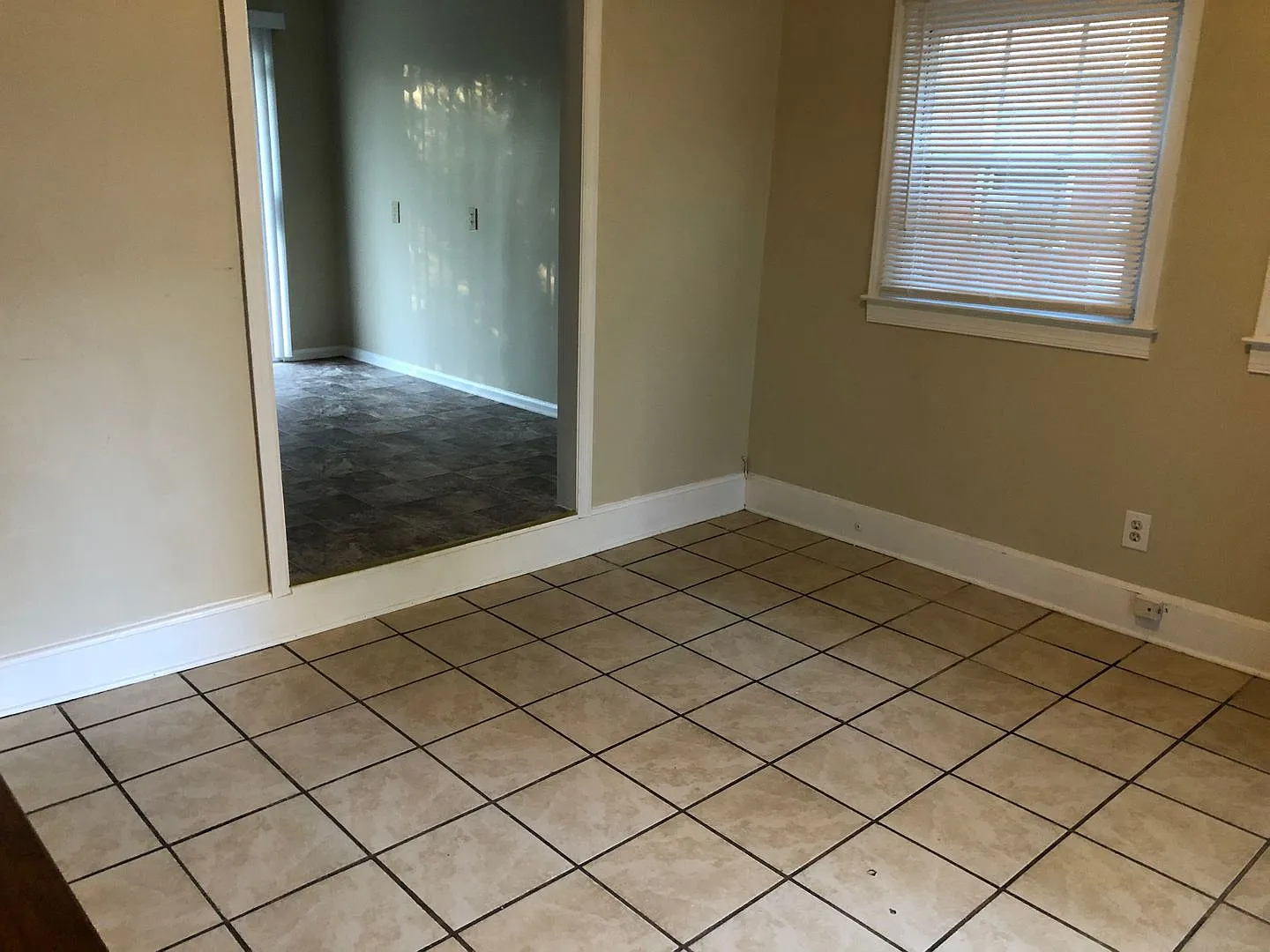 E Cone Blvd 3 BR convenient to 29 & Shopping — Photo 4