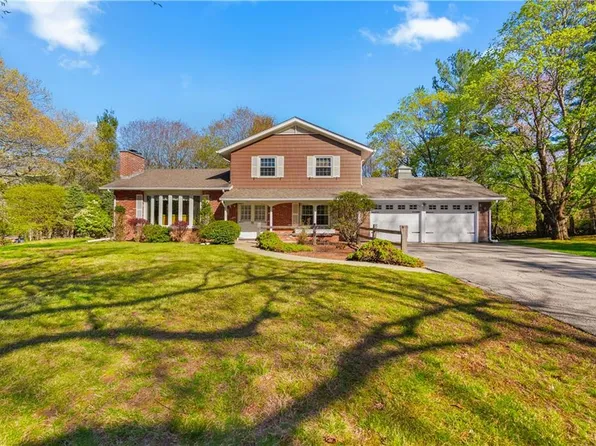 31 Harris Ave, Lincoln, RI 02865
