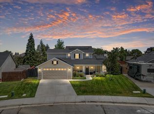 332 Peach Blossom Ln, Tehachapi, CA 93561
