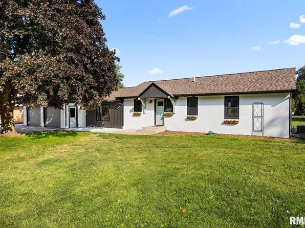 15220 N Von Achen Dr, Chillicothe, IL 61523