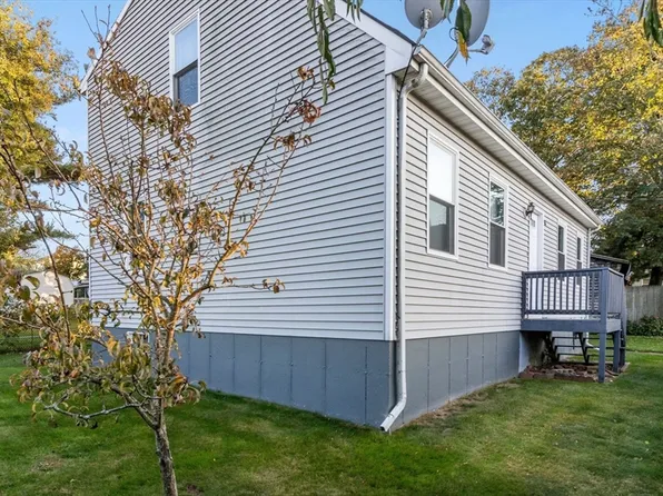64 Church St, Fall River, MA 02724