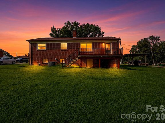 4th image of 2262 9th Avenue Dr NE