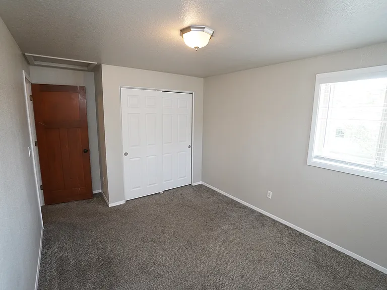698 S Berwick Dr — Photo 25
