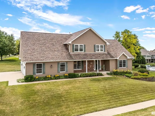 1001 W Hickory Ct, Eldridge, IA 52748