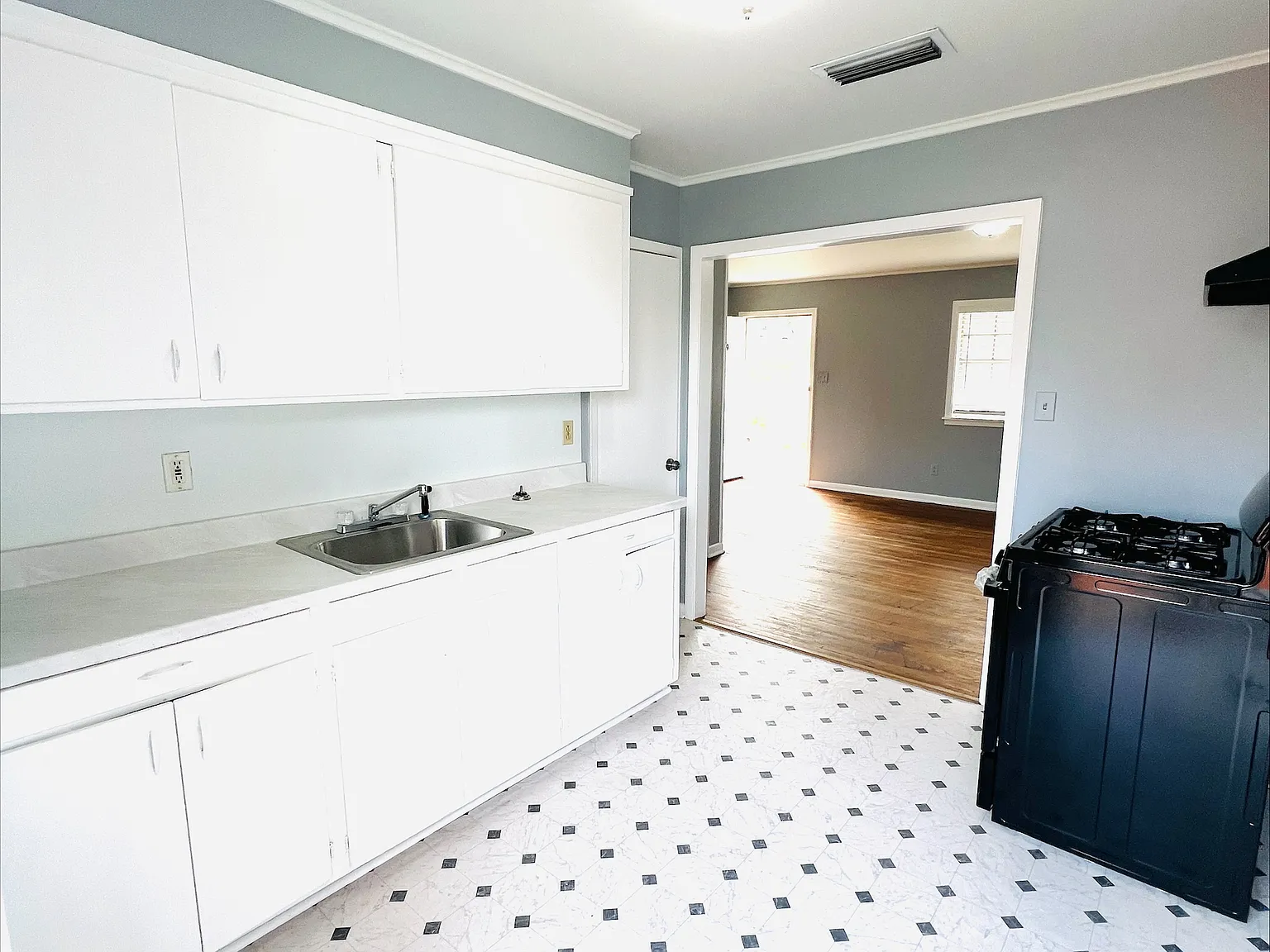 2 bed, 700 sqft, $700 — Photo 4