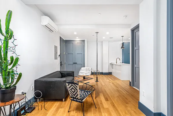 Rented by Rennit Inc. | media 22