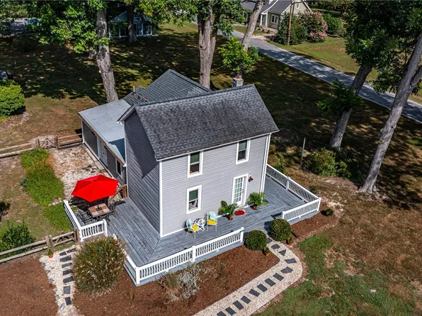 97 Virginia Rd, Irvington, VA 22480