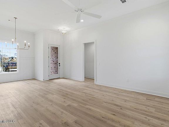 4th image of 532 Baleigh Way