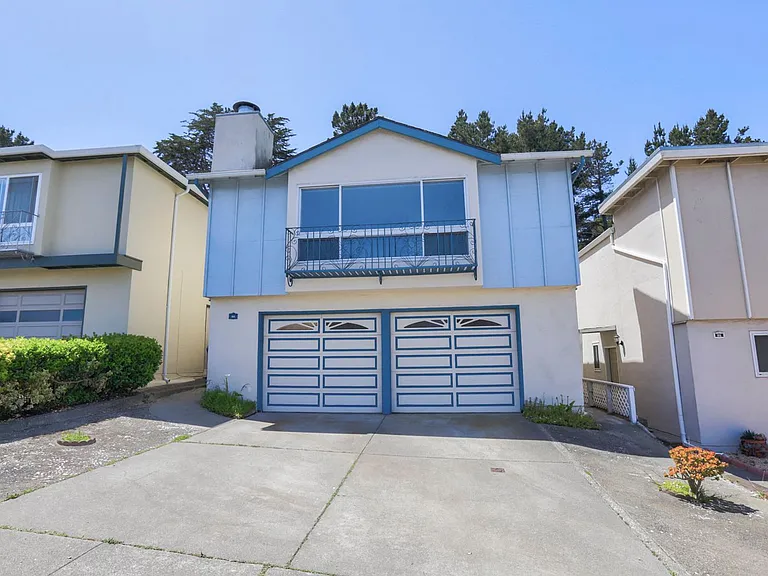 88 Canterbury Ave — Photo 2