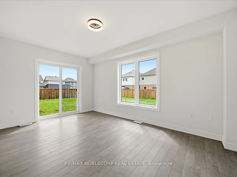 226 Bruce Cameron Dr — Photo 13