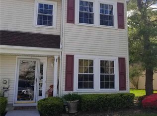 81 Stratford Grn, Farmingdale, NY 11735