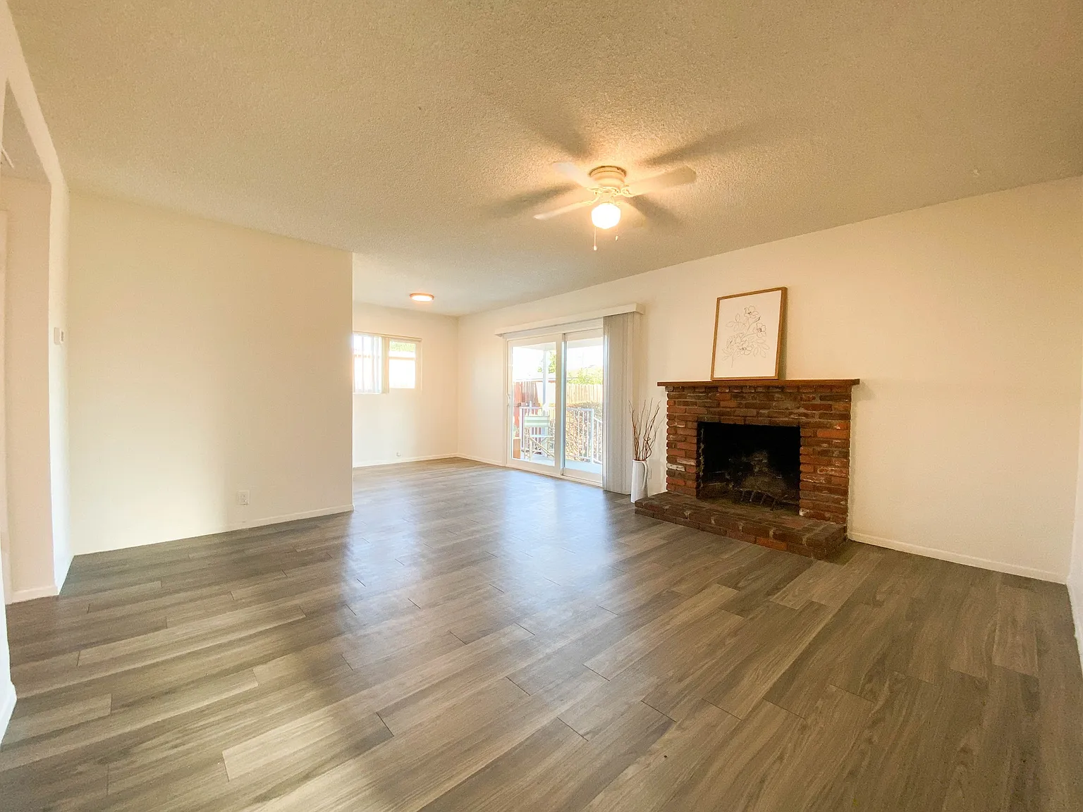 3 bed, 1183 sqft, $3,395 — Photo 4