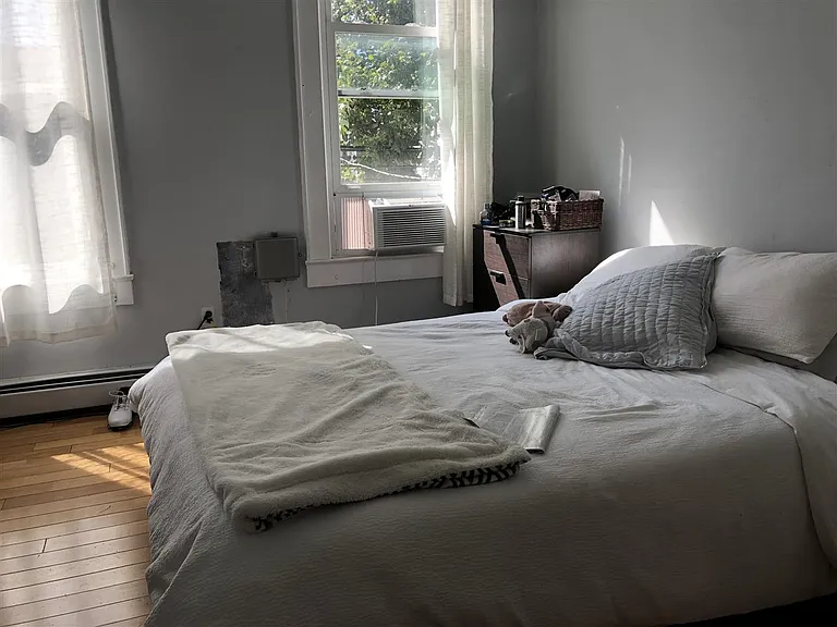 466 Monmouth St #2R — Photo 4