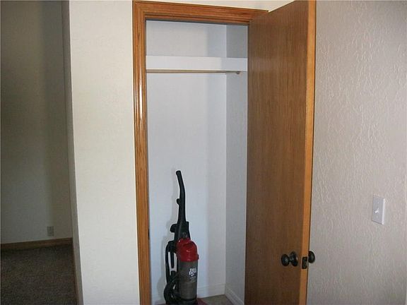 5th image of 310 Beth Ln