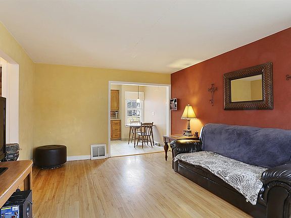 5th image of 1008 Marquette Ave