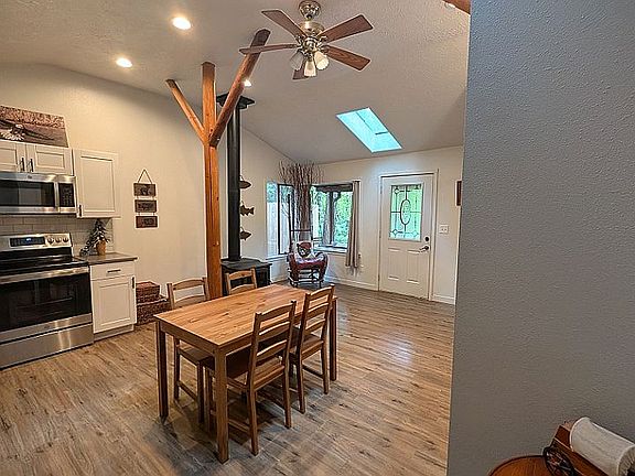 4th image of 24120 E Farragut St