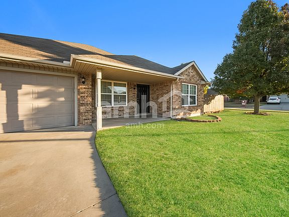3rd image of 633 E Hillcrest Ln