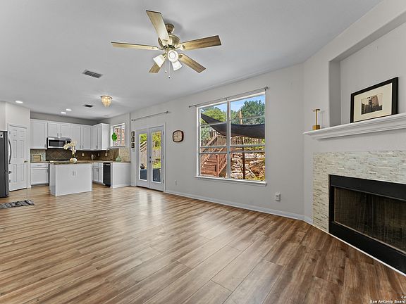 4th image of 807 MIDWAY CRST