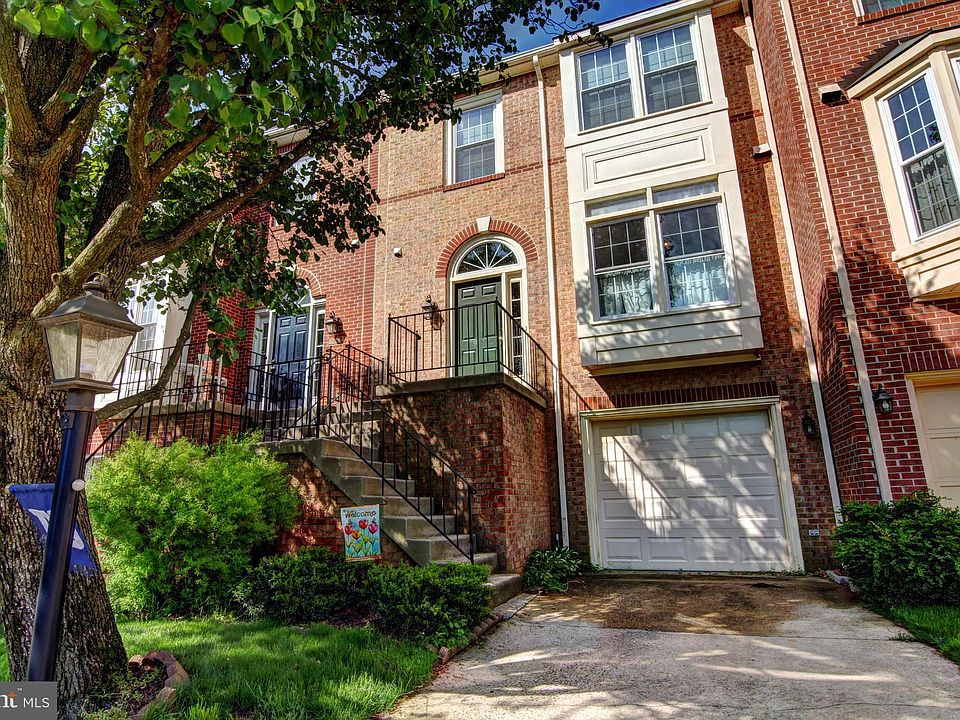 1st image of 3917 Clares Ct