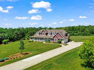 W333S9885 Genevieve Dr, Mukwonago, WI 53149