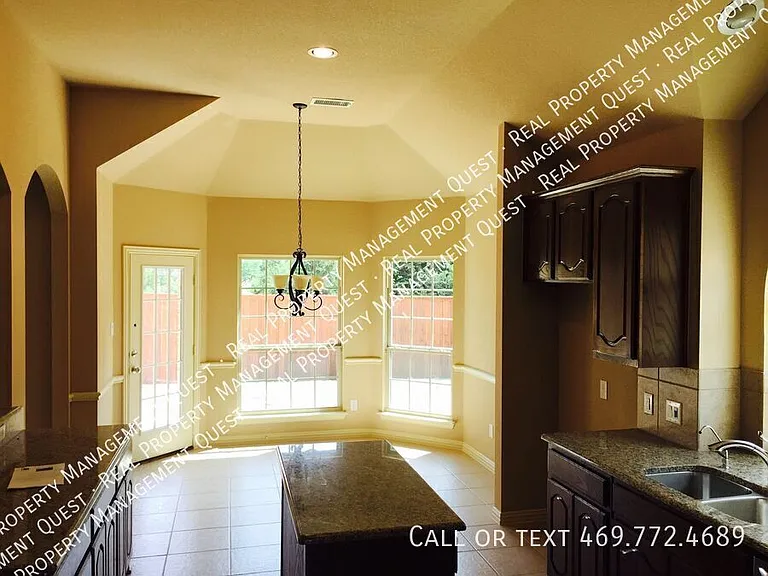 730 Cross Creek Dr — Photo 5
