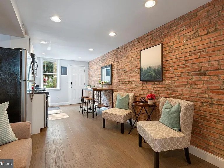 1708 Latrobe St — Photo 18