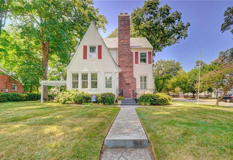 Absolutely charming home sits on perfect corner lot in the heart of Pinewell
