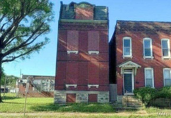 2nd image of 2806 Magnolia Ave