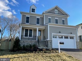 216 Cherry St SW, Vienna, VA 22180