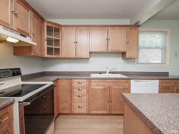 2nd image of 1752 Meriline Ave