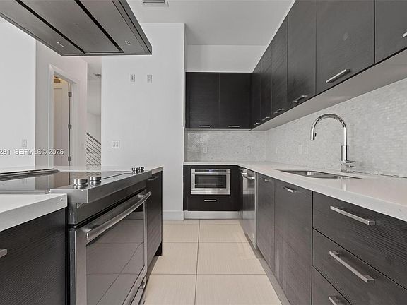 4th image of 9161 NW 33rd St