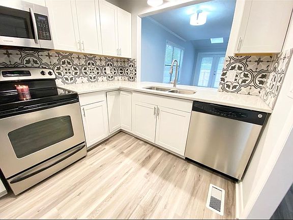 4th image of 1368 N Forest Dr