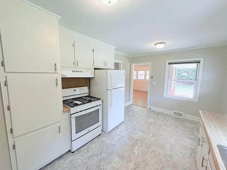 207 Holly Ave — Photo 8