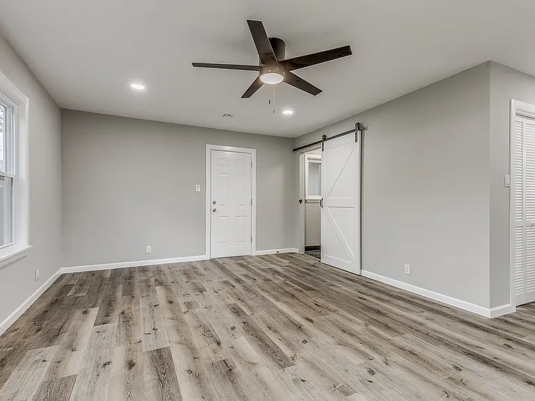 349 SE Rockwood Ave — Photo 22