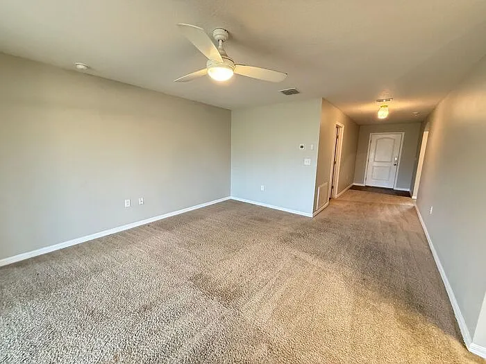 3 bed, 2.0 bath, 1404 sqft, $1,995 — Photo 2