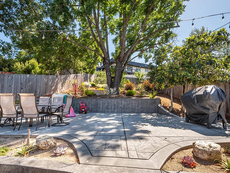 2667 San Carlos Ave — Photo 15