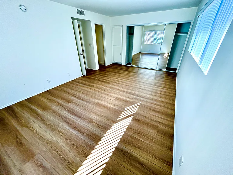 4319 Whitsett Ave #8 — Photo 10