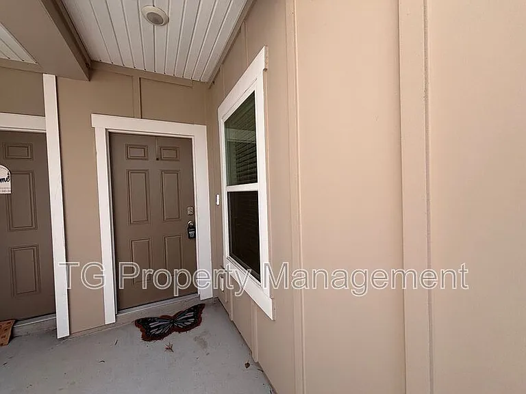 9015 Gifford Dr — Photo 5