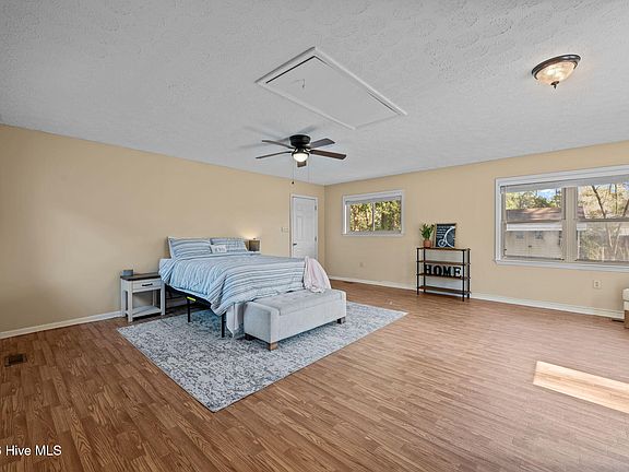 4th image of 105 E Sherwood Drive