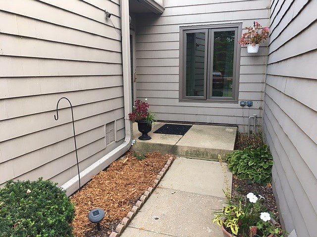 1st image of 6121 Garrett Ln APT 3